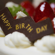 誕生日ディナーにケーキでお祝い